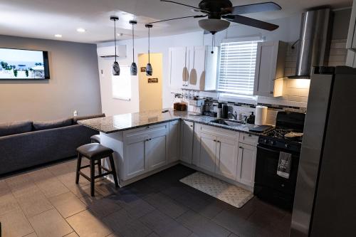 Dapur atau dapur kecil di Hudson Haven-Near NYC Transit