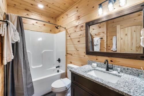 Top rated Smokies Cabin, Arcade, HotTub, Sleeps 12 photo 12