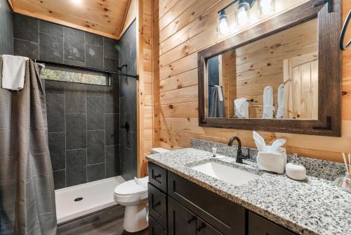 Top rated Smokies Cabin, Arcade, HotTub, Sleeps 12 photo 17