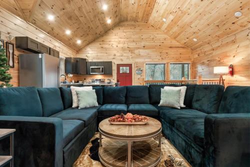 Top rated Smokies Cabin, Arcade, HotTub, Sleeps 12 photo 19