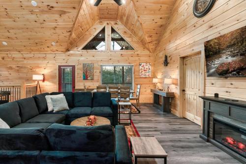 Top rated Smokies Cabin, Arcade, HotTub, Sleeps 12 photo 33