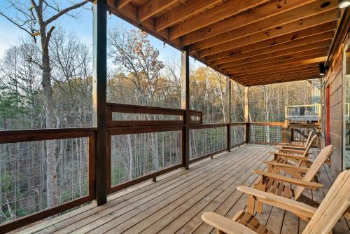 Top rated Smokies Cabin, Arcade, HotTub, Sleeps 12 photo 35