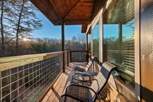 Top rated Smokies Cabin, Arcade, HotTub, Sleeps 12 photo 39