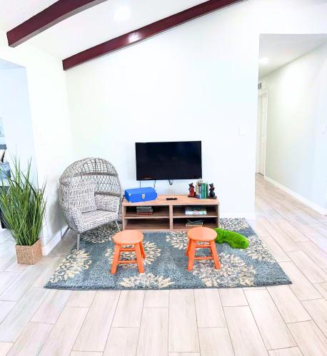 Luxury 4BR, Sleeps 12, Heated Pool, Near Universal Studios photo 24