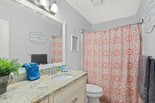 Et badeværelse på High Tide Haven By StayLage