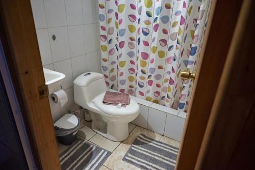 Un baño de KeuhenuaEcoHostal