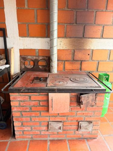 a brick oven sitting on top of a brick wall at Finca Villa Hermosa in Alcalá