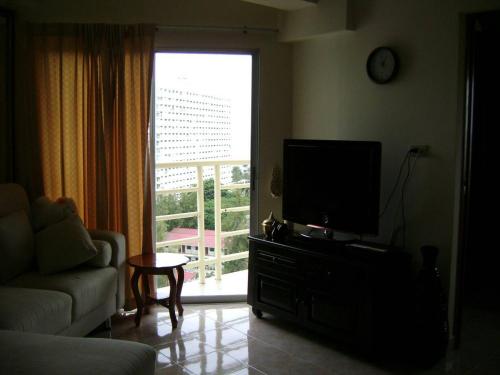 Et tv og/eller underholdning på Jomtien Beach Condominium resort minimum stay 29 nights