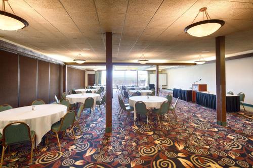 Zona business o sala de conferencias en Red Lion Hotel Pendleton