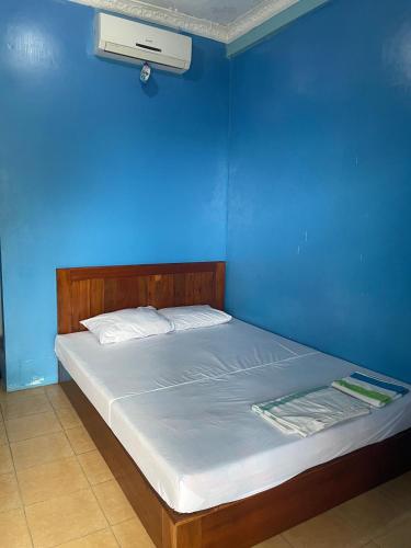 Ένα ή περισσότερα κρεβάτια σε δωμάτιο στο Hotel Carollina Syariah