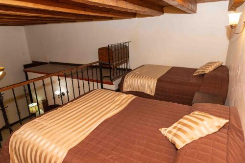 a room with two beds and a staircase at La Casona de los Gómez in Zacatlán