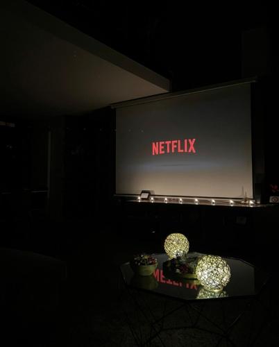 TV a/nebo společenská místnost v ubytování Luxury Loft Duplex Penthouse Of 190m2 & Free Parking !