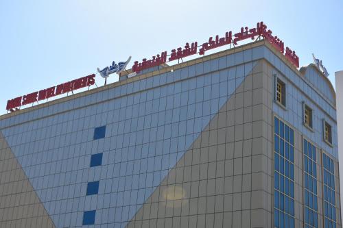 a group of people sitting on top of a building at Royal Suite Hotel Apartments in Al Ḩuwayl