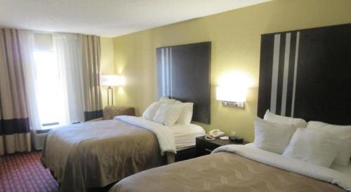 Ένα ή περισσότερα κρεβάτια σε δωμάτιο στο Quality Inn Andalusia