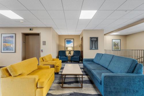 a waiting room with couches and chairs and a table at Comfort Inn Aikens Center in Martinsburg