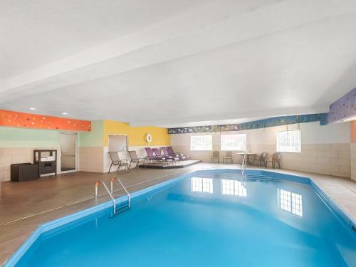 a large pool in a hotel room with a hotel at Comfort Inn & Suites Bellevue - Omaha Offutt AFB in Bellevue