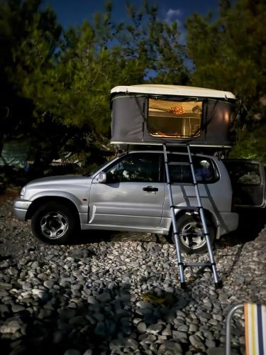 Rooftop Jeep Escape Sleep Under the Stars