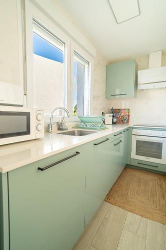 Apartamento entero con solárium en Sabinillas, con piscina y al lado del Puerto de la Duquesa