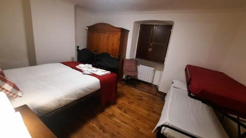 Letto o letti in una camera di RESIDENZA CASA CLARY - SAMPEYRE - Bilocale Margherita