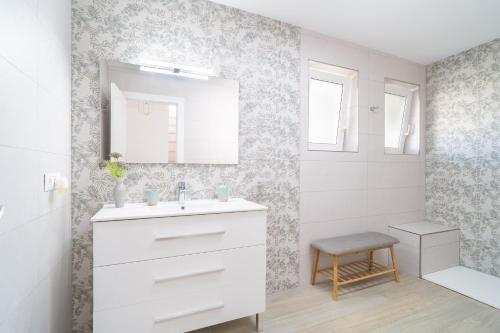Apartamento entero con solárium en Sabinillas, con piscina y al lado del Puerto de la Duquesa