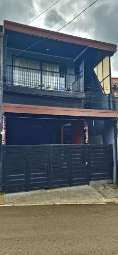 Balkoni atau teres di Rumah 2 lantai