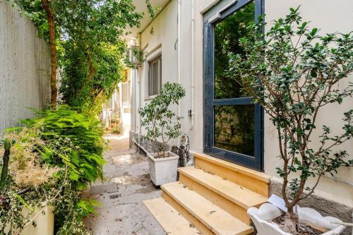 Cute full apt w/backyard in Paleo Faliro