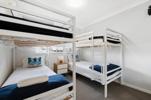 Ένα ή περισσότερα κρεβάτια σε δωμάτιο στο Turtle Beach Resort Premium Family Apt 89