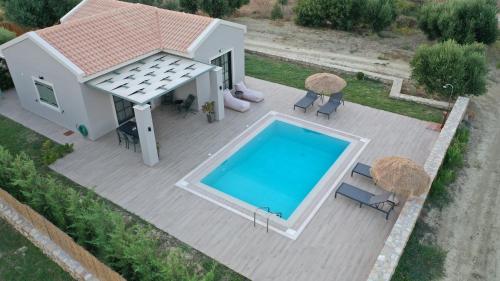 Πισίνα στο ή κοντά στο Liotopos Villas