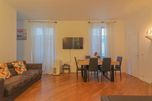 2 Bedroom Apartment-8P-Madeleine With Netflix