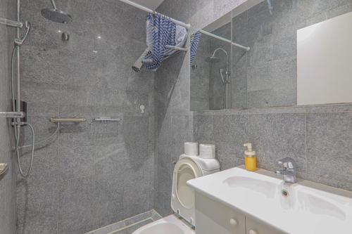 2 Bedroom Apartment-8P-Madeleine With Netflix