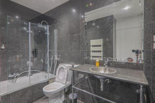 2 Bedroom Apartment-8P-Madeleine With Netflix