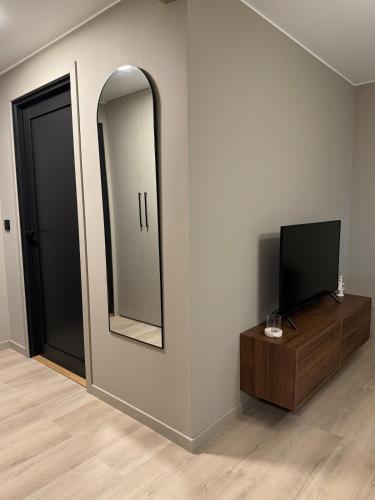 Μια τηλεόραση ή/και κέντρο ψυχαγωγίας στο Modern apartment near Oslo!