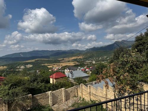 a view of a town with mountains in the background at Трехкомнатный дом в Пиргулу in Avaxıl