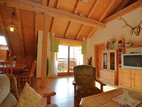 Ruang duduk di Holiday home with panoramic view and every convenience - spa