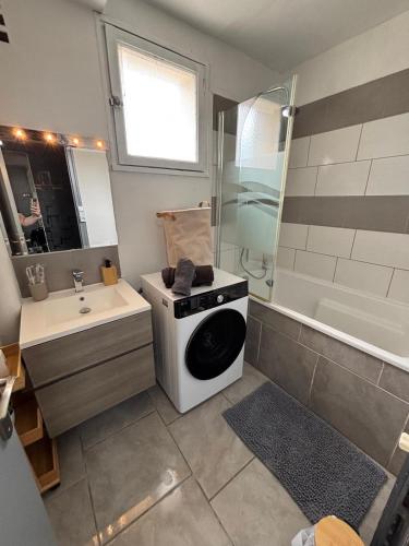 Ένα μπάνιο στο 2 Chambres, Residence avec Parking !