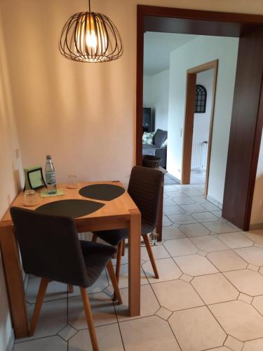 a dining room with a table and chairs at Ferienwohnung Höhendorf 5-Sterne-DTV in Ennepetal