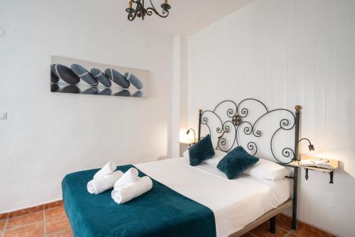 Central Top-Floor Apartment near Cathedral with Private Terrace - 3A