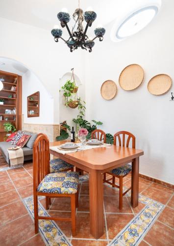 Central Top-Floor Apartment near Cathedral with Private Terrace - 3A