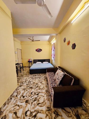 Shree Ram SIA Hotel an unit of shree ram sia trading and residencyにあるベッド
