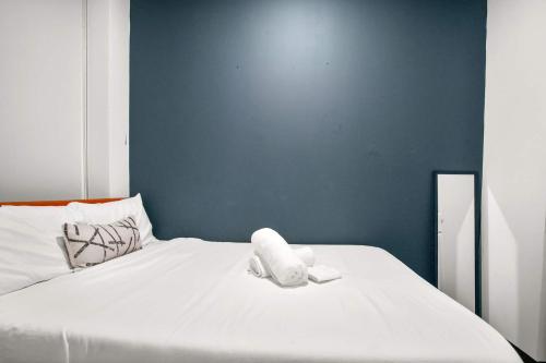 a white bed with two towels on top of it at CozySuites Stunning 1BR in Downtown Pitts 44 in Pittsburgh