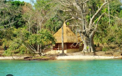 Un paisaje natural cerca del tented camp