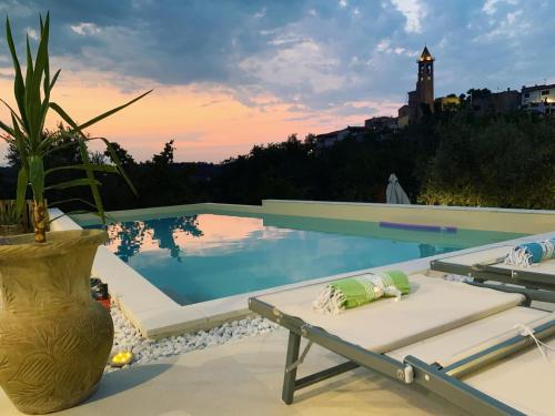 Πισίνα στο ή κοντά στο CASINA DAMÍ