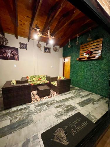 Ruang duduk di Casa Rústica com piscina