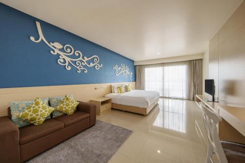 Ένα ή περισσότερα κρεβάτια σε δωμάτιο στο Jolly Suites&Spa Petkasem