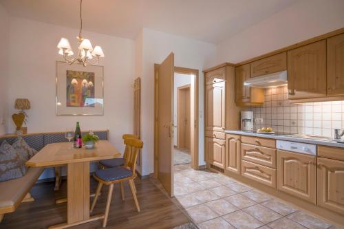 Dapur atau dapur kecil di Apart Garni Montana