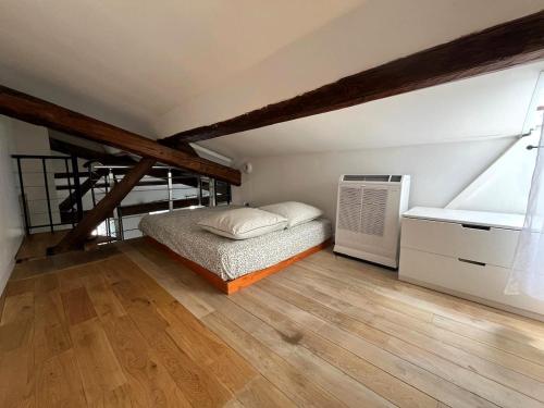 Duplex de charme intramuros climatisé