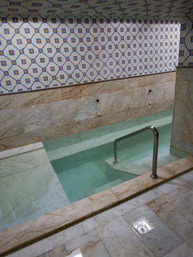 a bathroom with a bath tub with a facet at uç su havuzlu termal in Kızılcahamam