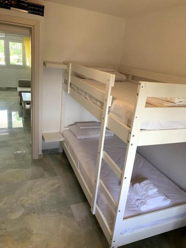 Katil atau katil-katil dalam bilik di Liora stay - Modern apartment at Nea Fokea
