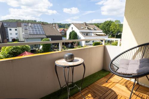 Μπαλκόνι ή βεράντα στο Egge Suite - Zentral in Kurklinik&Parknähe, Küche, Balkon, Badewanne, Smart TV, Arbeitsplatz, 1-3P