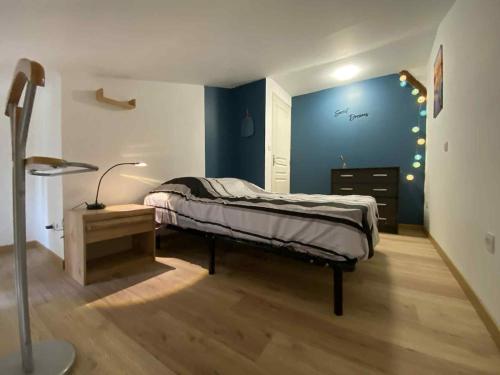 Ένα ή περισσότερα κρεβάτια σε δωμάτιο στο La petite bulle